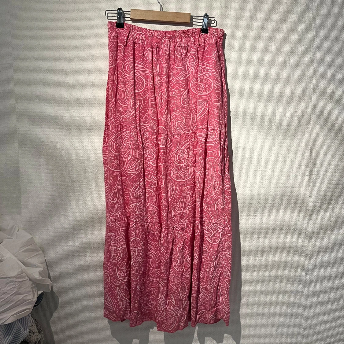 Rosa långkjol med mönster - 1