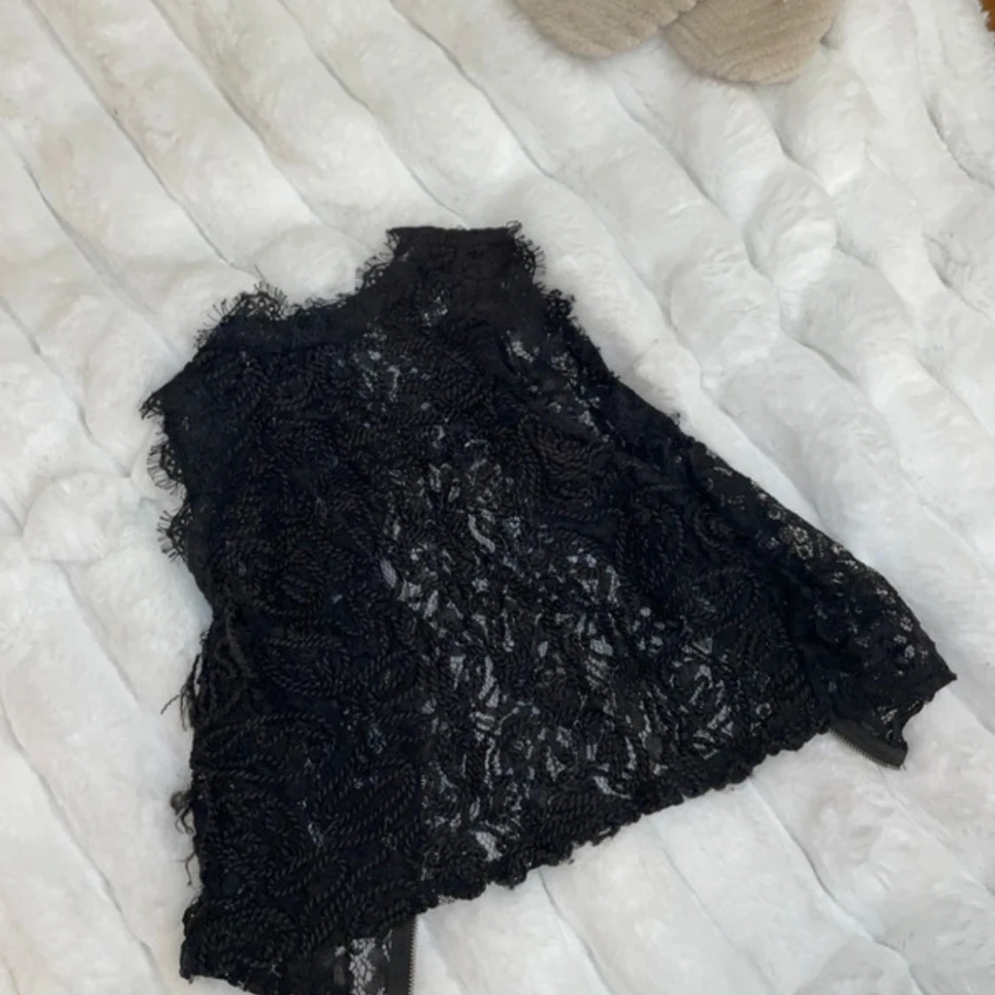 Svart spetsig croppad topp från H&M - 2