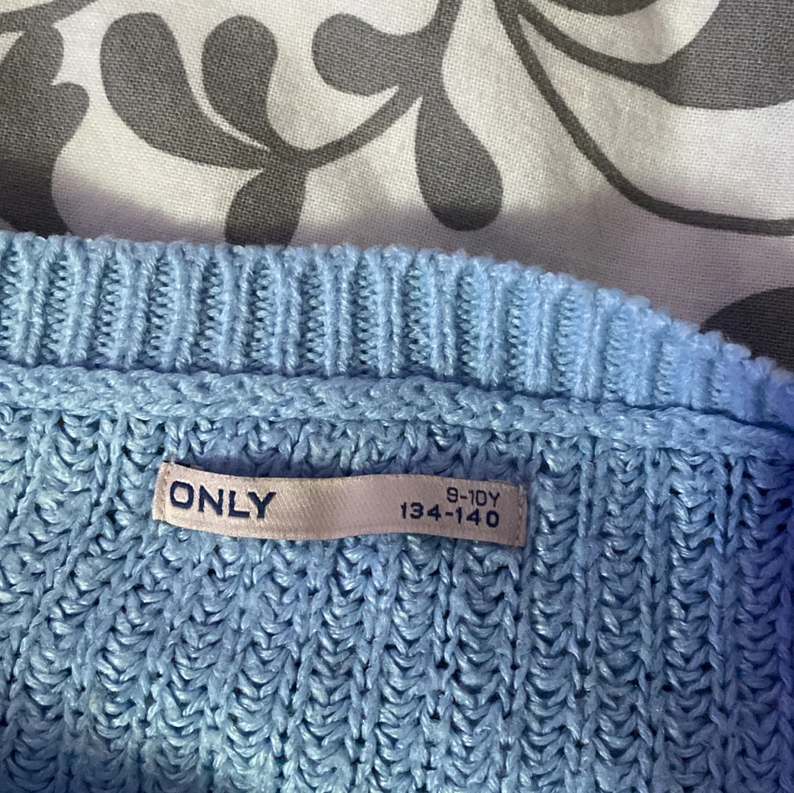 Blåvit randig stickad tröja från ONLY - 2