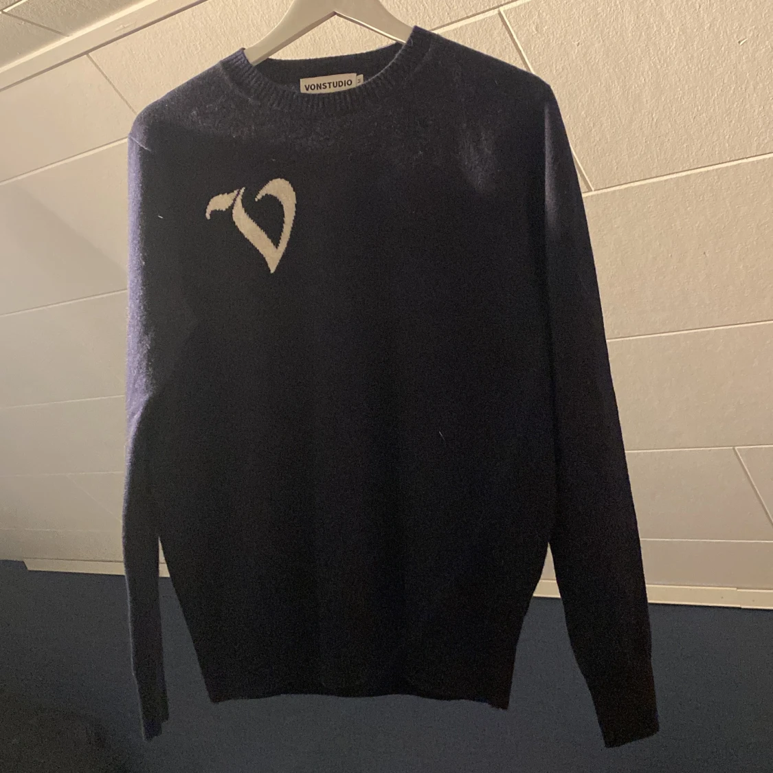 Mörkblå kashmir tröja från Vonstudio