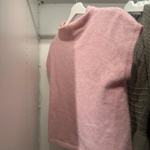 halvpolo tröja rosa  - Inte använd inga defekter!! från Lindex och säljer vidare 🥰🥰