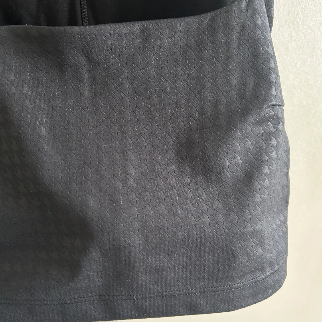 Svart croppad topp från Aim'n - 2