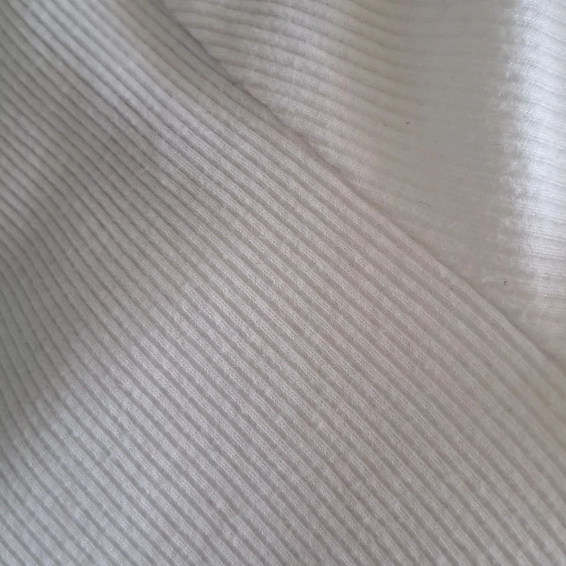 Vit ribbad croppad t-shirt - 2