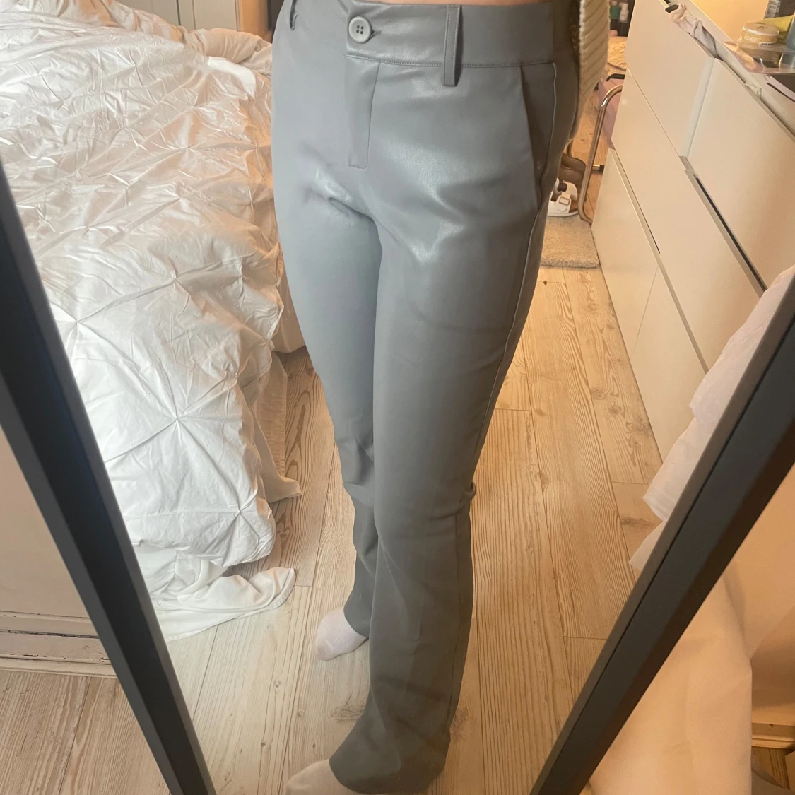 Gråa skinnbyxor från Desin By Si - 2