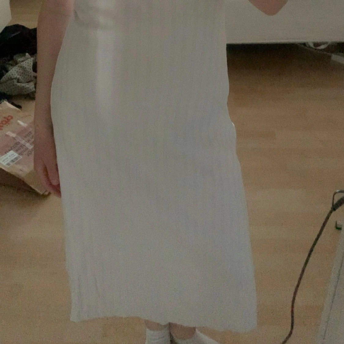 Vit ribbad ärmlös klänning - 1