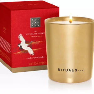 Nytt! Rituals The Ritual of Tsuru doftljus - Nytt! Lyxigt doftljus från Rituals i serien The Ritual of Tsuru. Ljusbehållaren är i elegant guldigt material och kommer i en röd presentförpackning med vacker trandesign. Perfekt för att skapa en mysig och exklusiv känsla hemma. Doftar väldigt gott! Slutsåld limited edition. Det finns några mindre märken på kartongen, inget iögonfallande, se bilder.