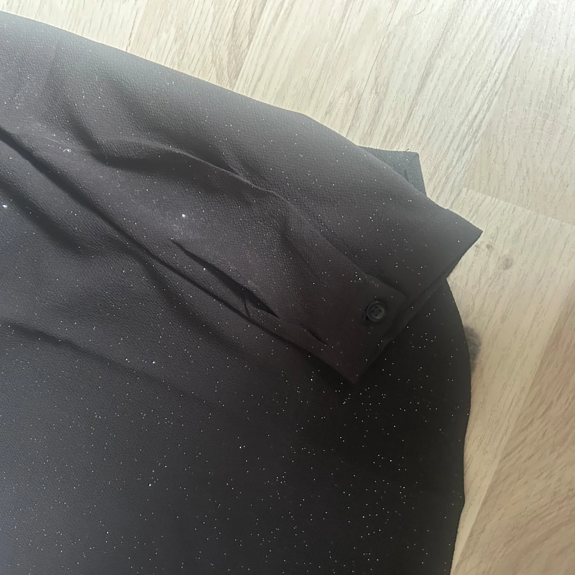 Svart glittrig blus från JDY - 1