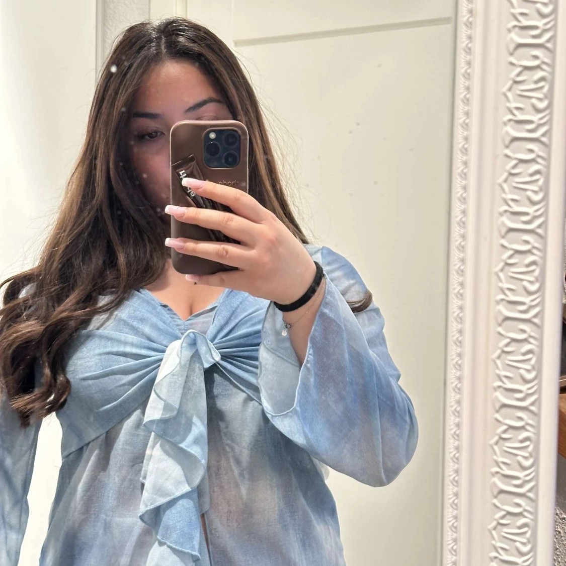 Ljusblå blus med knyt framtill - 1