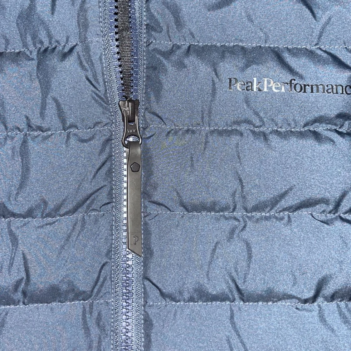 Svart dunjacka med huva från Peak Performance - 3