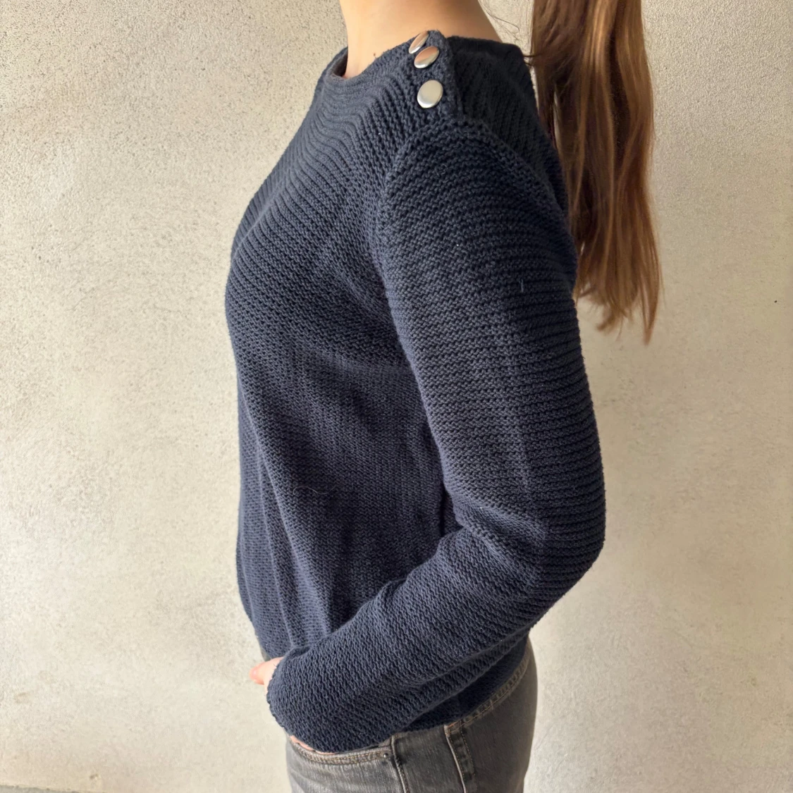 Marinblå stickad tröja  - 1