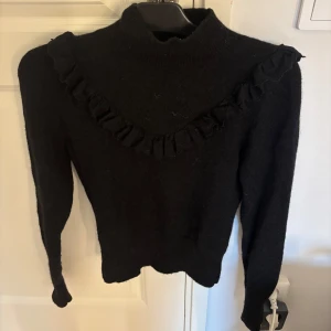 Jätte fin the other stories tröja!! - Säljer denna fina otherstories tröjan den är köpt på sellpy innan och använder inte den nu mera💕(skriv innan ni trycker på köp nu!!)