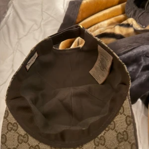 Gucci keps biege  - Äkta Gucci keps. Gamla modellen storlek M