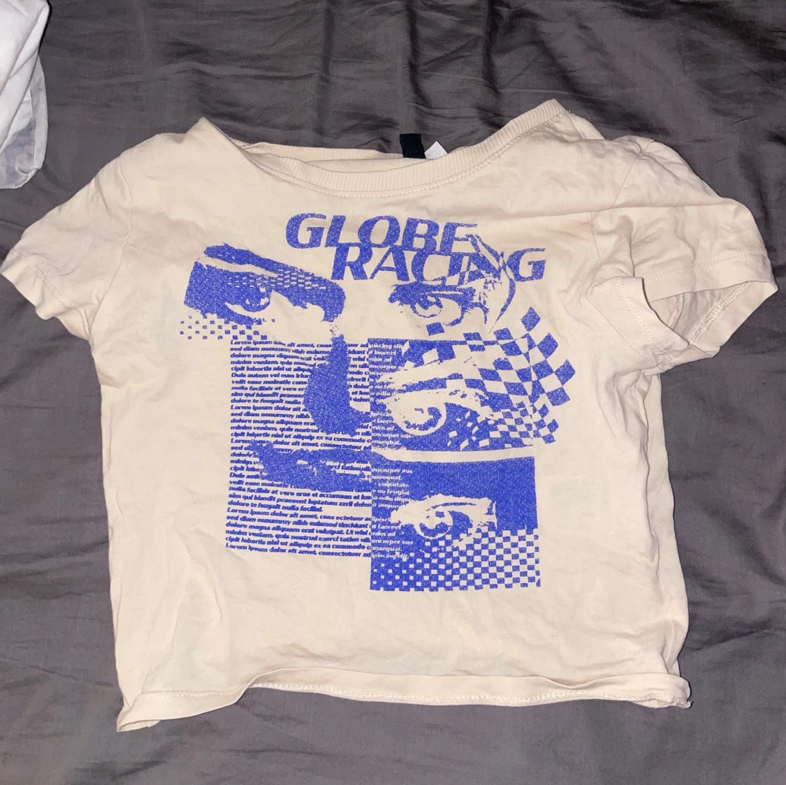 Beige t-shirt med blått tryck från H&M Divided