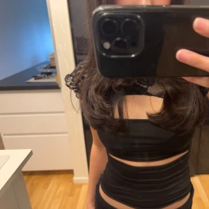 Topp venderbys - Superfin topp från venderbys med spetsdetaljer upptill och bak på ryggen, mycket bra skick endast använd 2 gånger!❤️