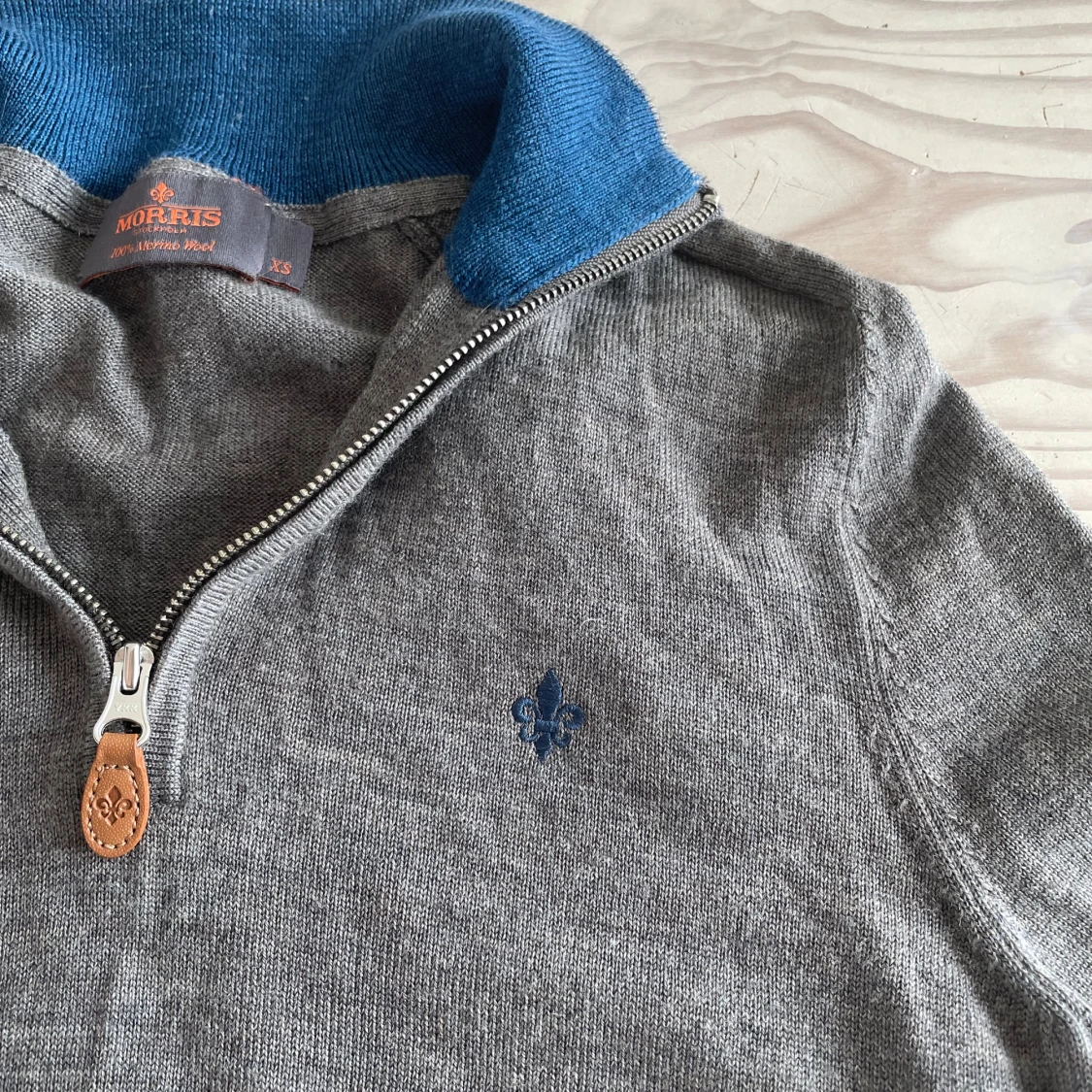 Grå stickad tröja med halv dragkedja från Morris - 1