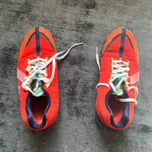 CONVERSE ALL STAR BB EVO COURT DAZE - Säljer ett par CONVERSE ALL STAR BB EVO COURT DAZE . Nästan helt nya .