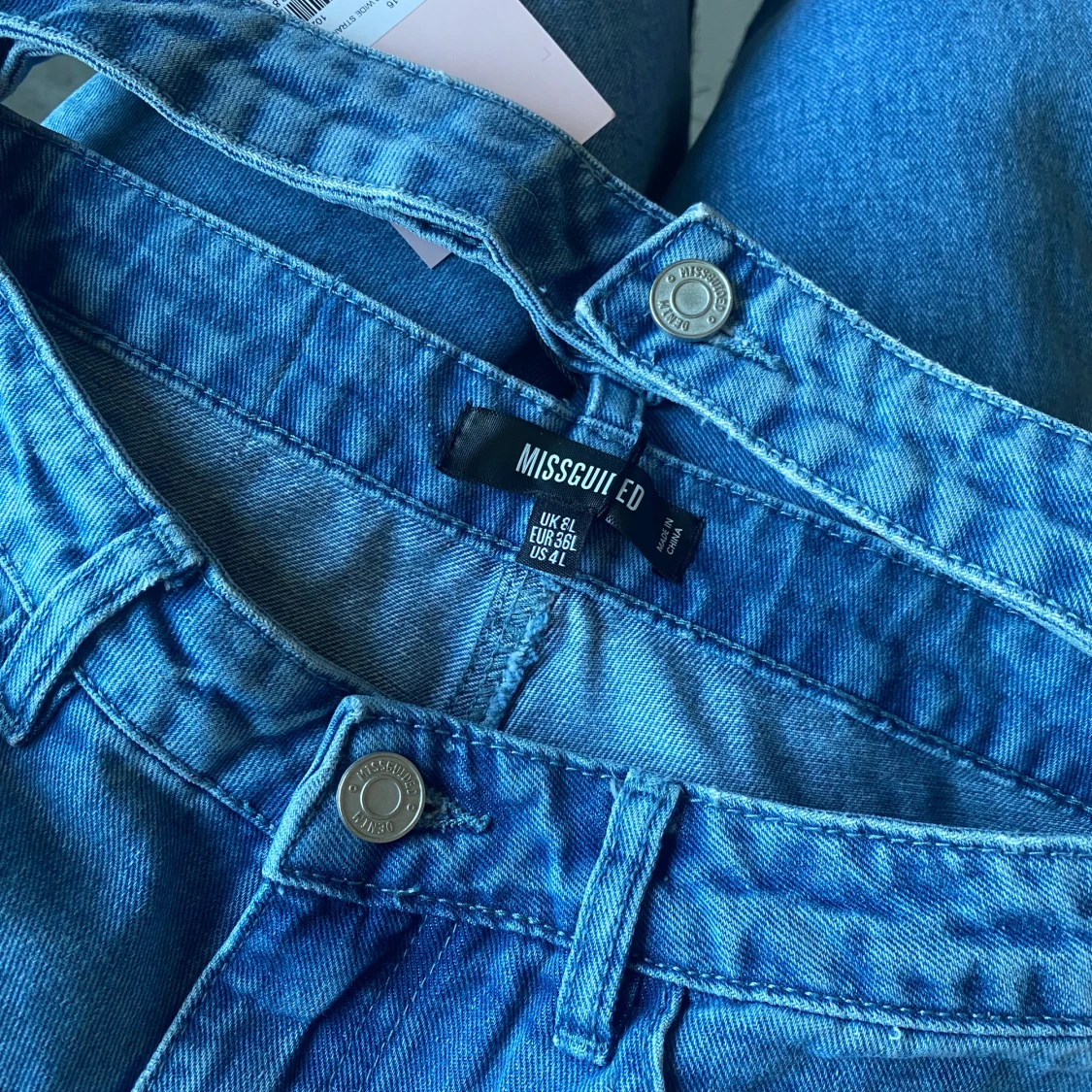 Blå jeansbyxor från Missguided - 3