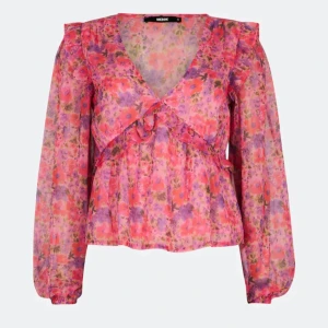 Blommig blus bikbok - Jätte fin blus från bikbok