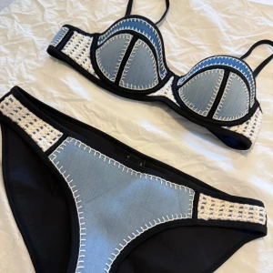 Triangl Bikini - Sjukt snygg bikini från Triangl säljer eftersom toppen är lite för liten för mig men annars är den i väldigt bra skick💕☀️ underdelen är M och toppen är S. 🩷🩷 aldrig använd av mig