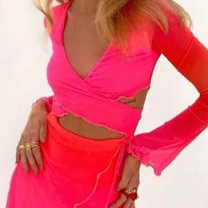 Tigermist klänning  - Klänning med väldigt vackra färger från Tigermist. Lånade bilder. 