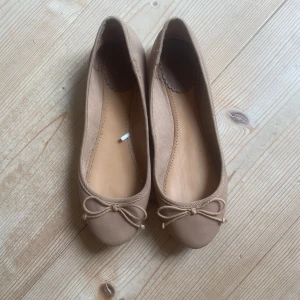 Bruna ballerinaskor - SUPER snygga ballerina skor, mina favoriter ❣️❣️tyvärr för små för mig💕