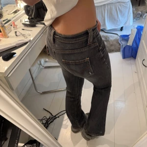 Lågmidjade bootcut Levi’s jeans - Lågmidjade levis bootcut jeans!!😊💓ca 36 i midja och 75 i innerbens!