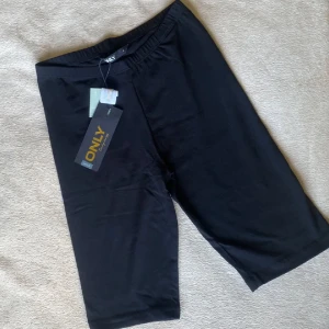 Cykelbyxor från Only - Aldrig använda storlek s