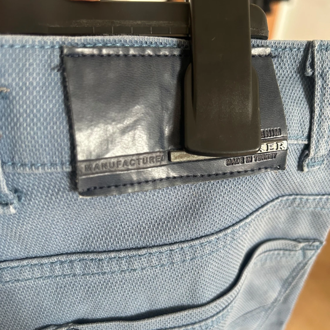 Blå jeansbyxor från Manufactured - 1