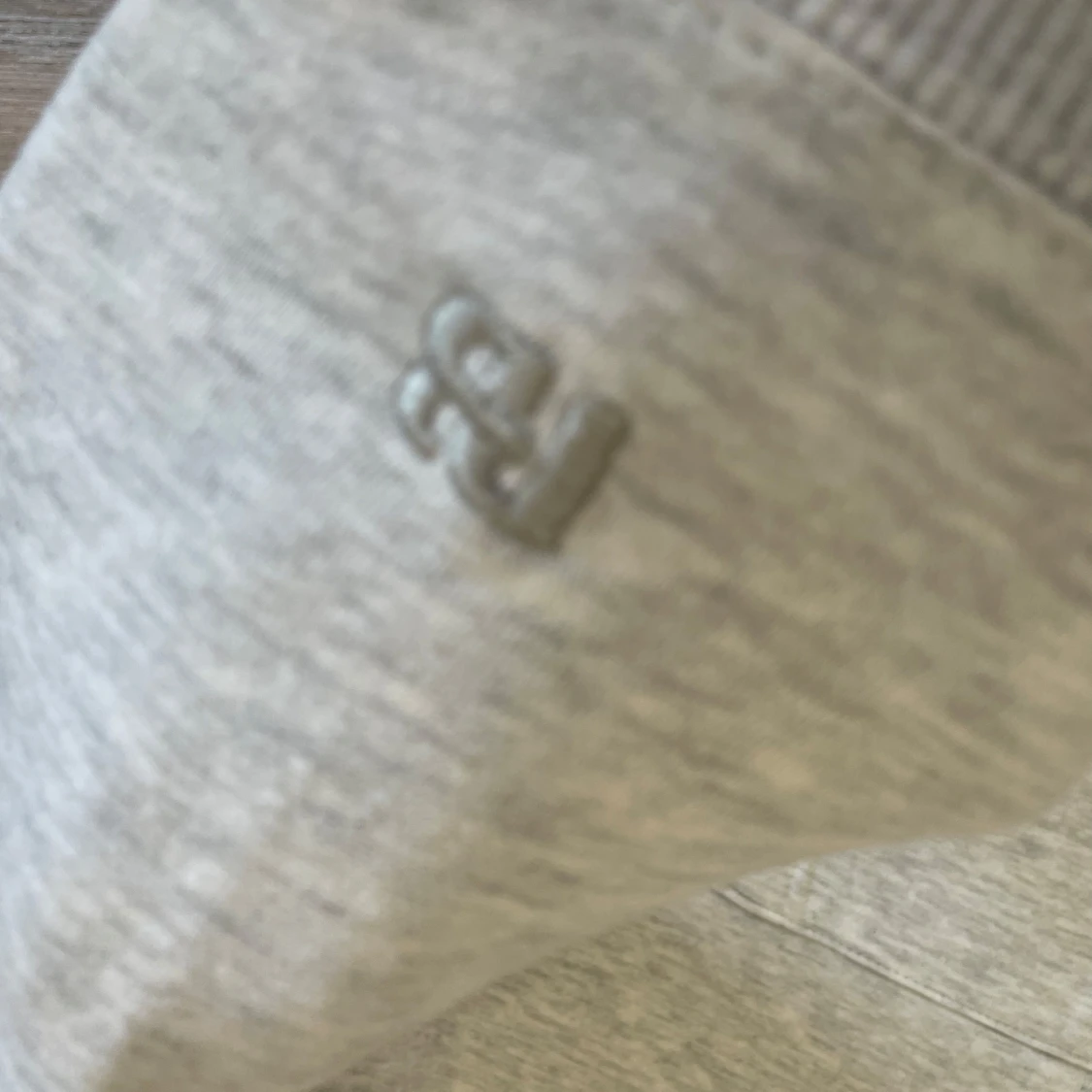 Grå hoodie från Pull&Bear - 1