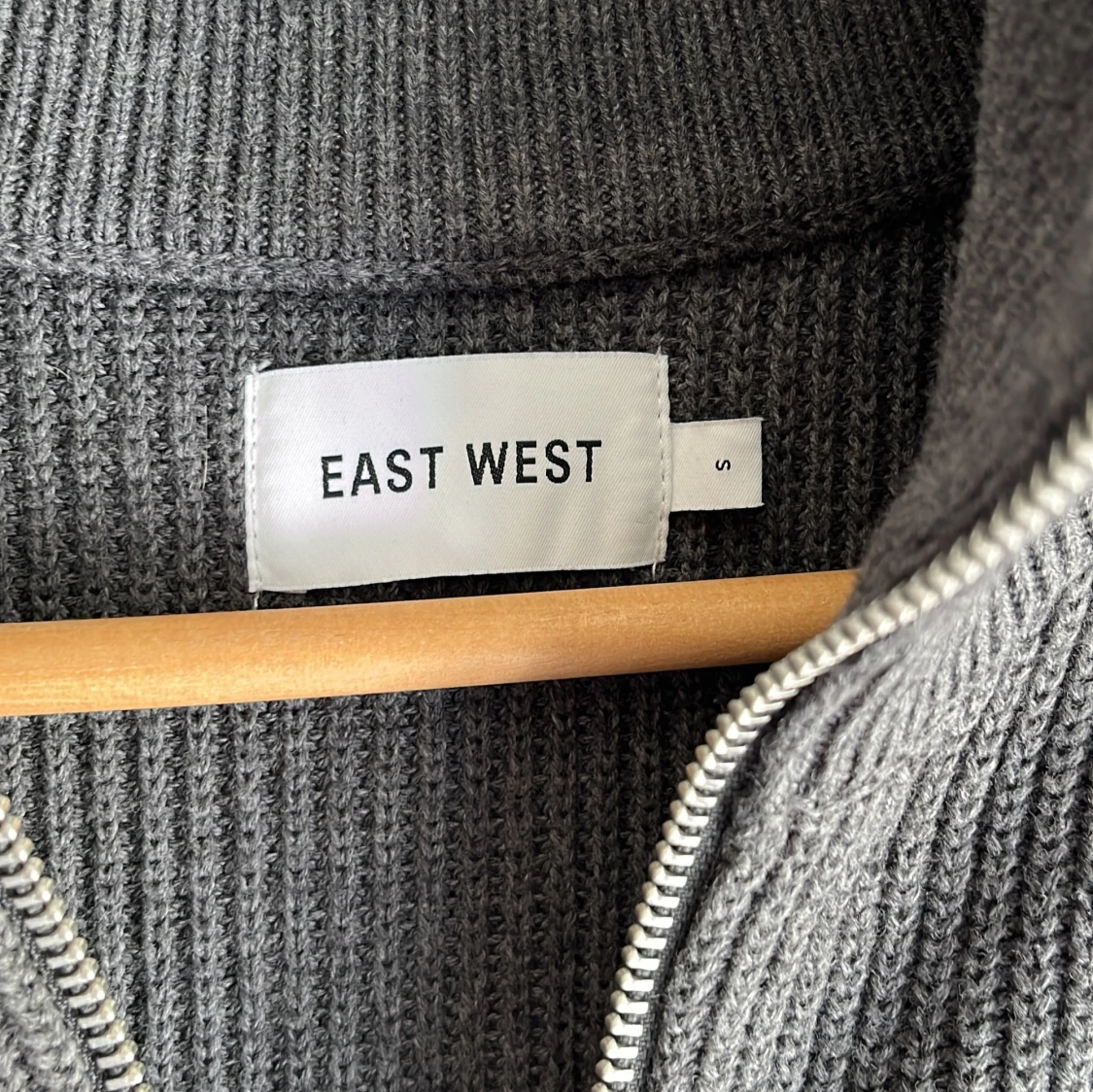 Fullzip från East West i nyskick - 3