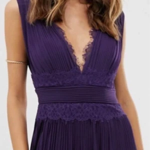 Lila klänning  - Strl xs