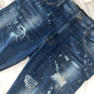 Supply & Demand jeans - Säljer dom här blåa Supply & Demand jeansen för att jag inte använt dom på länge och inte kommer göra det