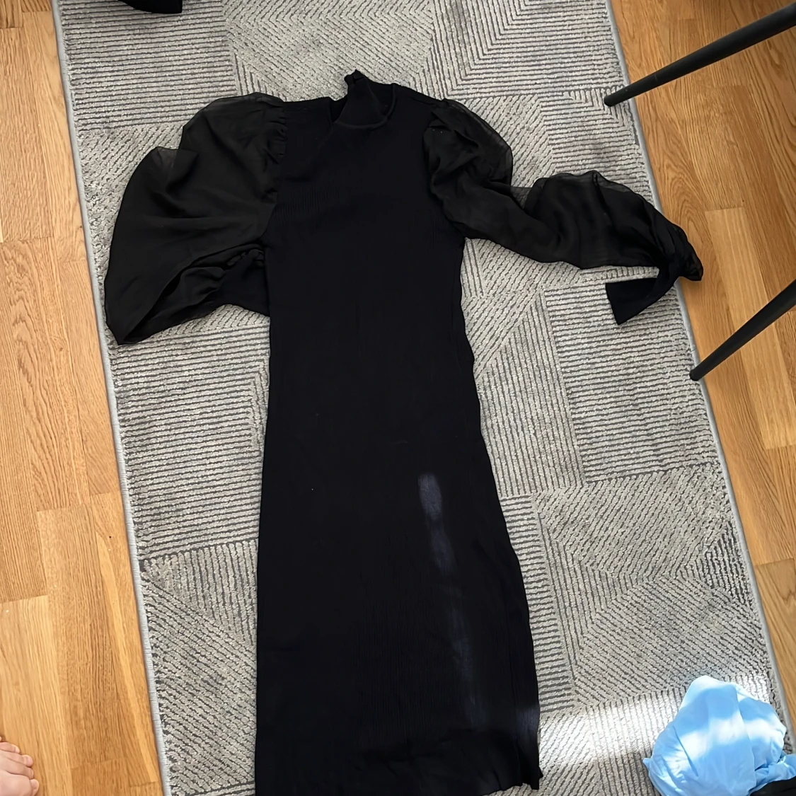 Svart tajt klänning  - 1