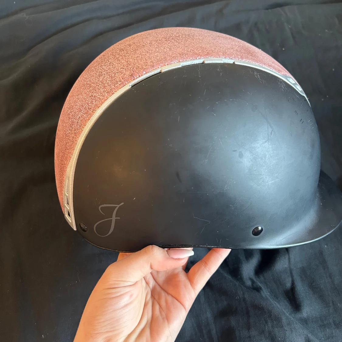 Svart ridhjälm med glittrig detalj jacson ( gammal designe) - 1