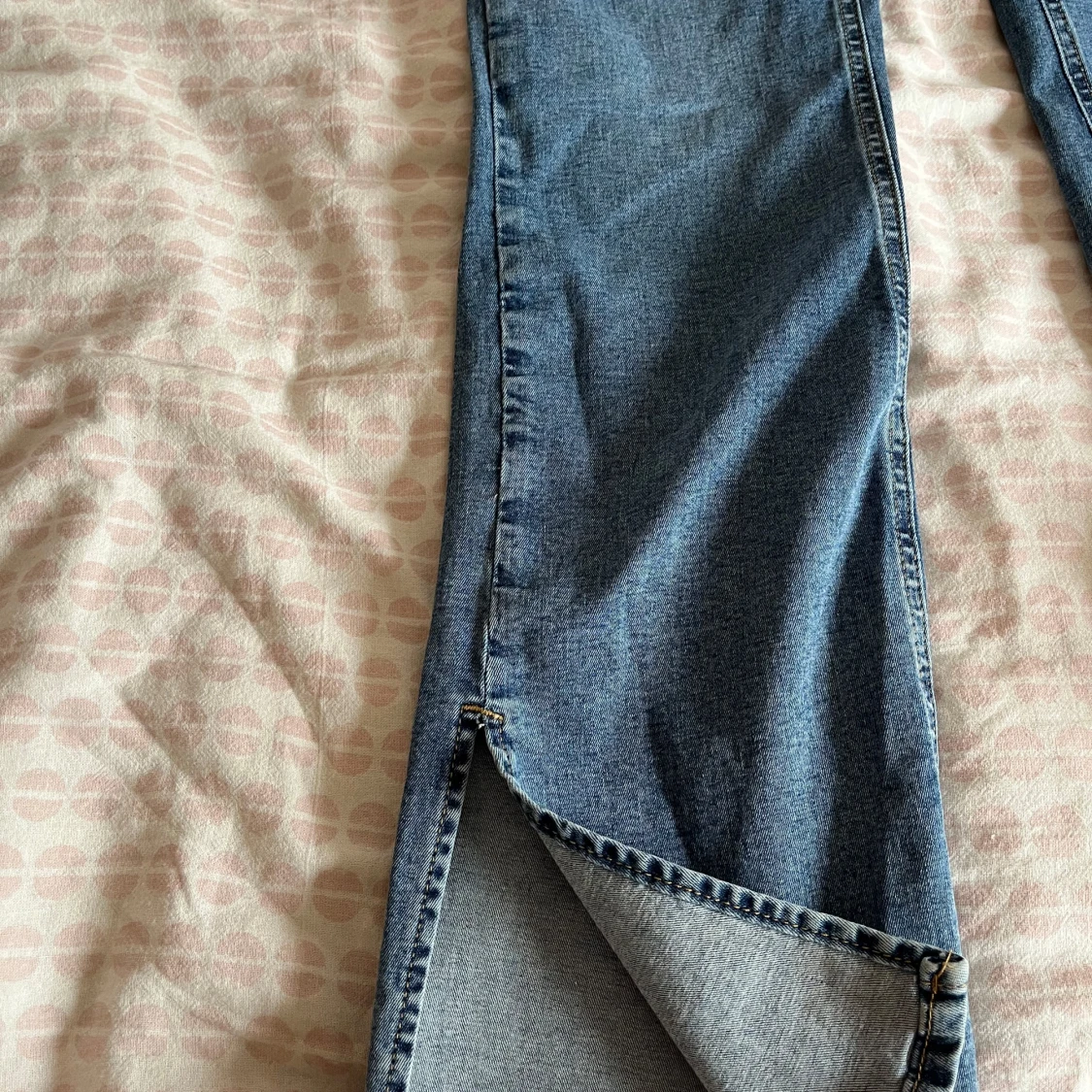 Blå jeans med slits - 2