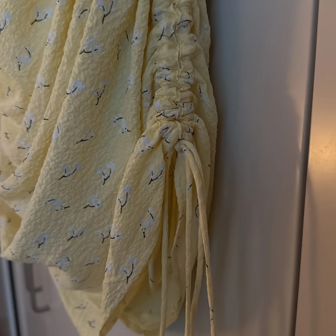 Gul blommig klänning från ADOORE - 3