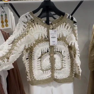 Söker efter denna ZARA kofta  - Söker efter denna i storlek L. Skriv till mig om du vill sälja till 