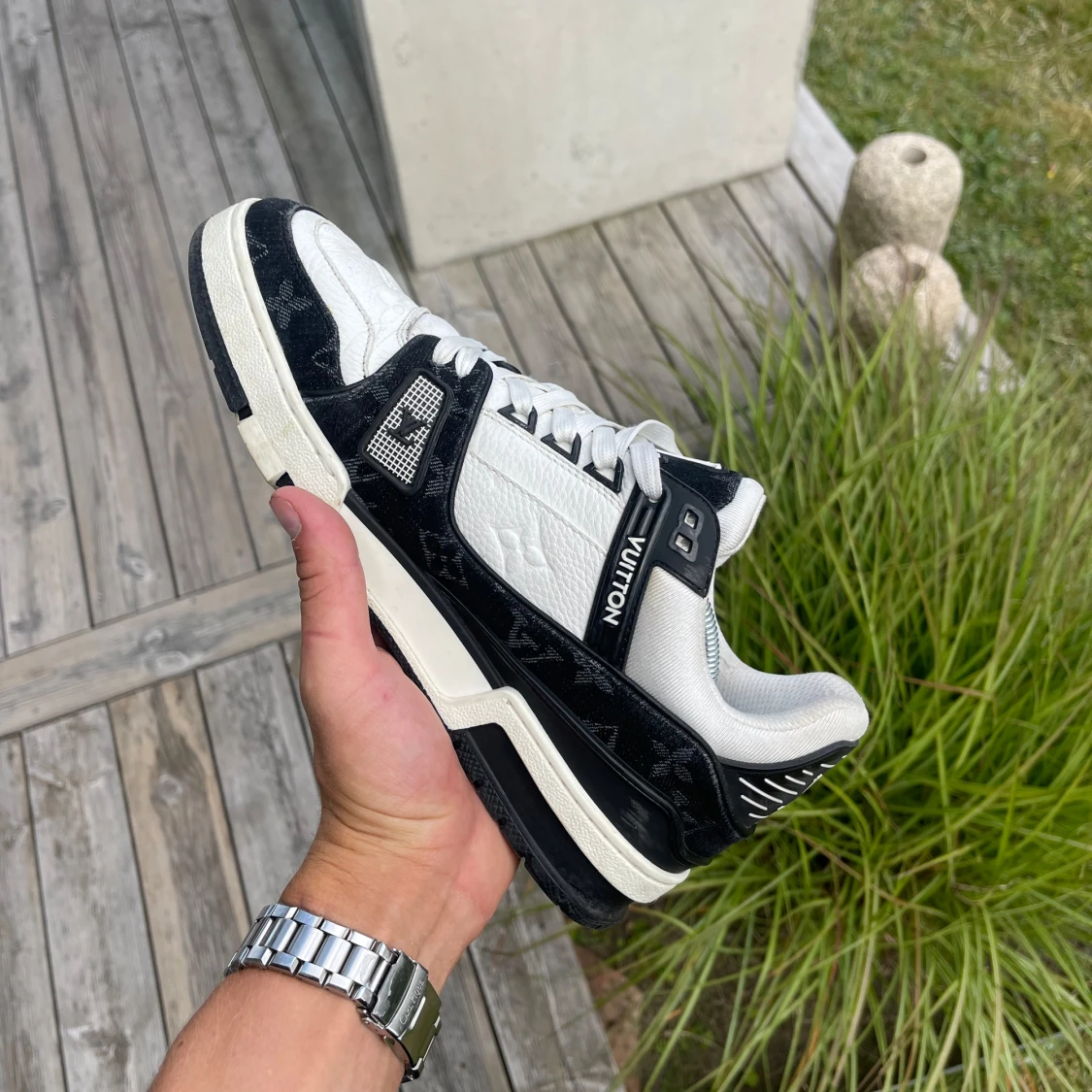 Louis Vuitton svartvita sneakers - 2