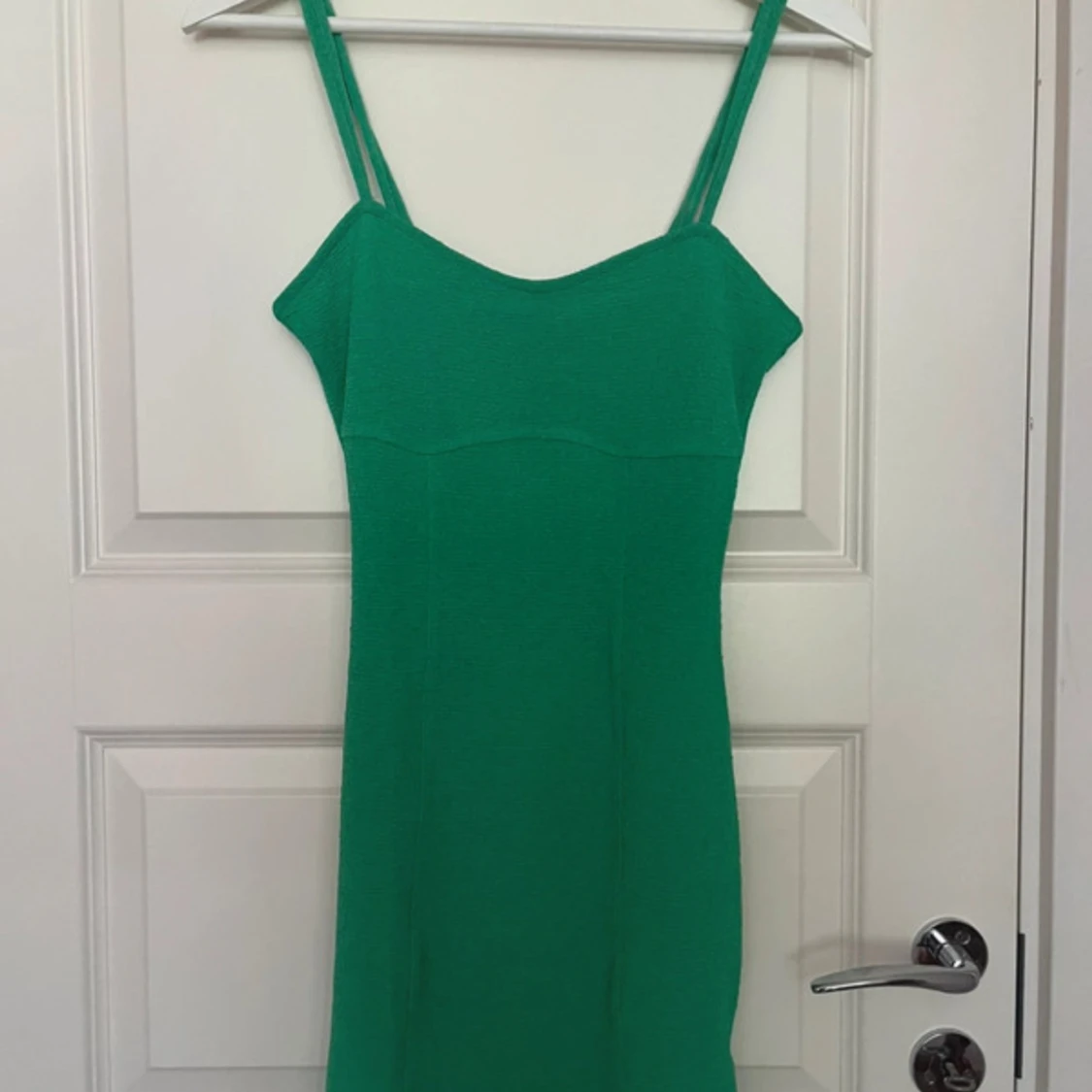 Grön kort klänning från H&M Divided