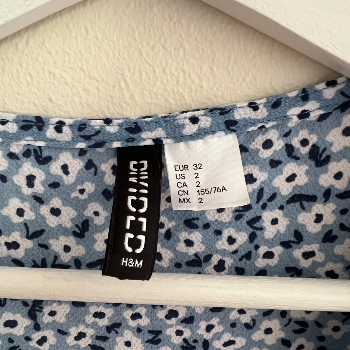 Blommig omlottklänning från H&M Divided - 3