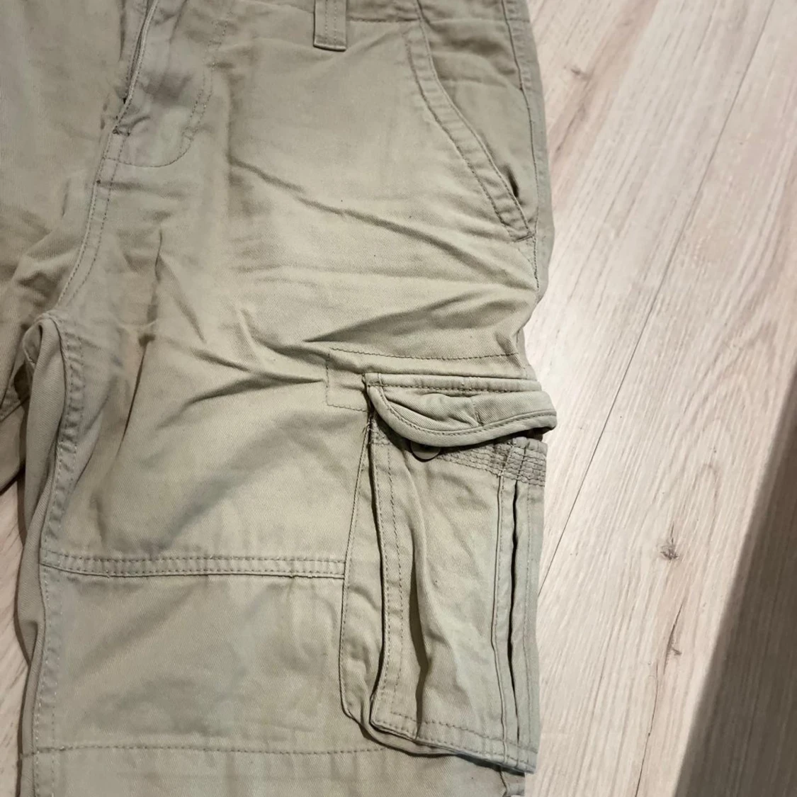 Beige cargo shorts  - 1