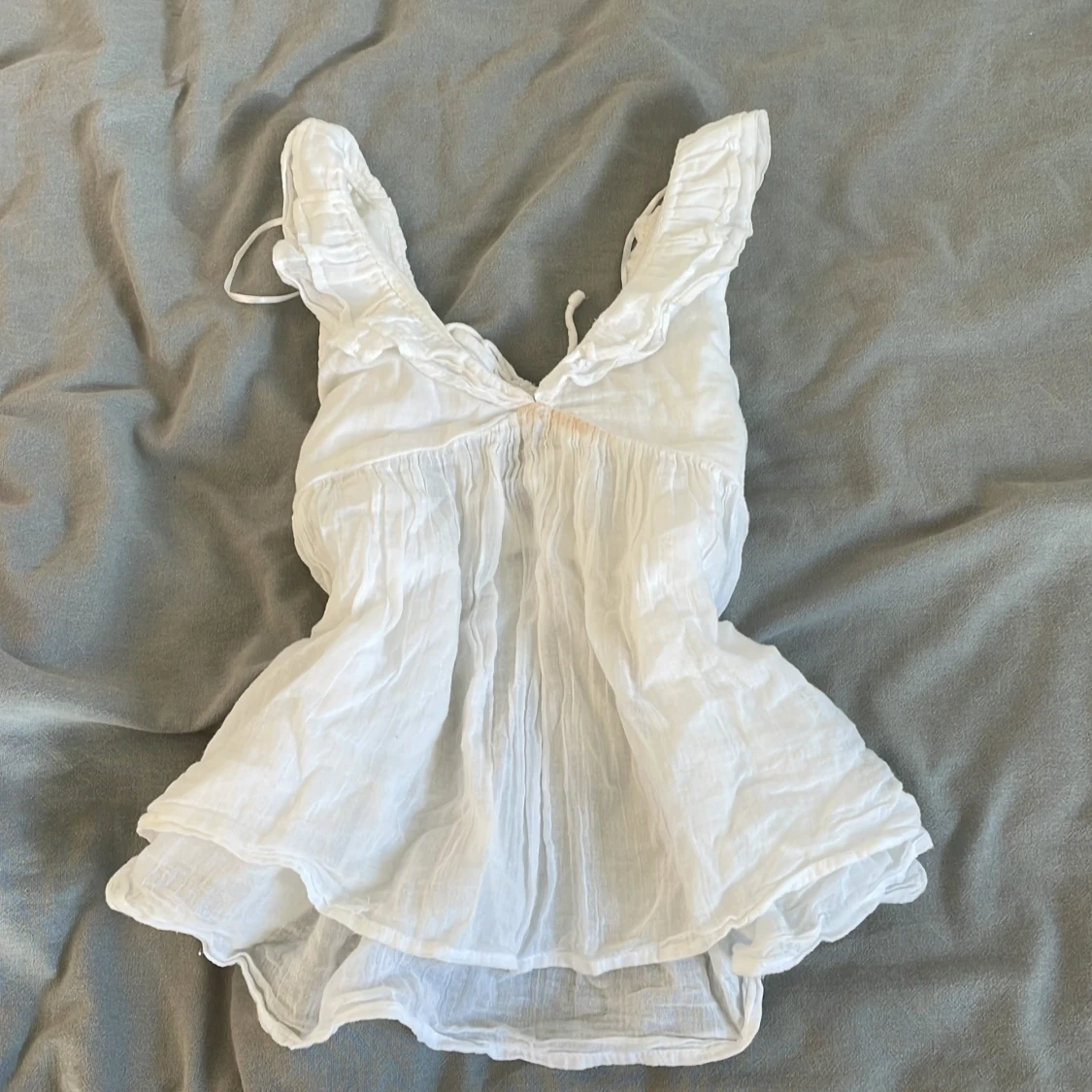 Vit volangtop från Gina Tricot - 1