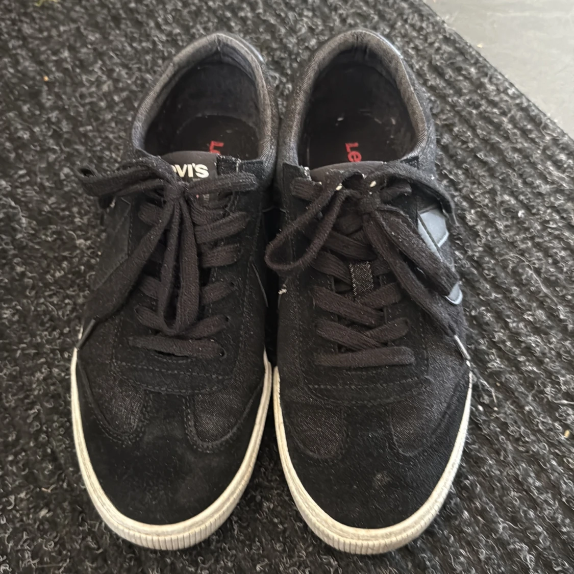 Svarta sneakers från Levi's - 1