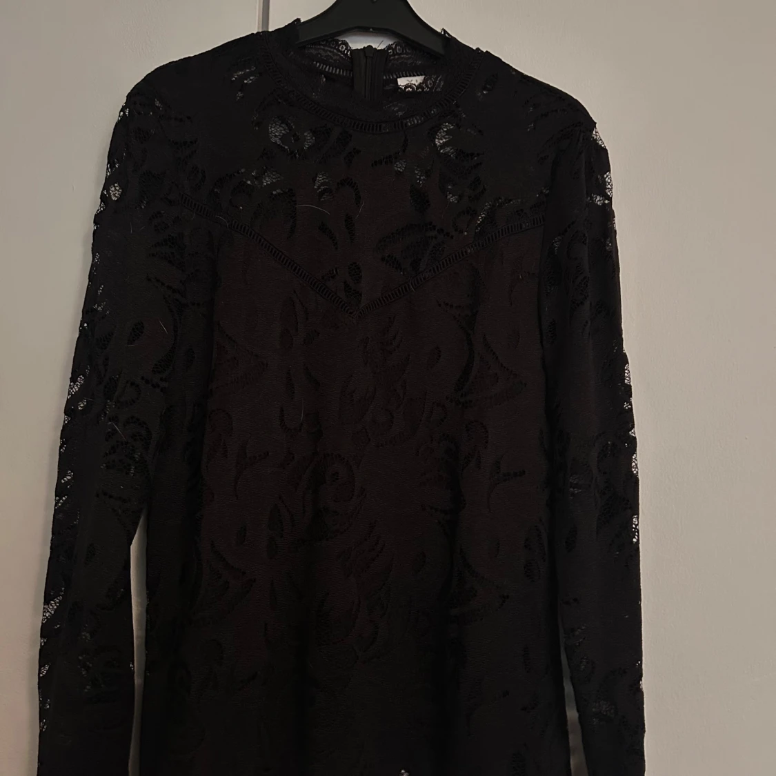 Svart spetsblus