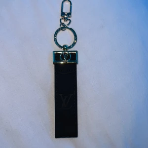 Louis Vuitton key chain - Bra skicka,har bara andvända i ett par veckor 