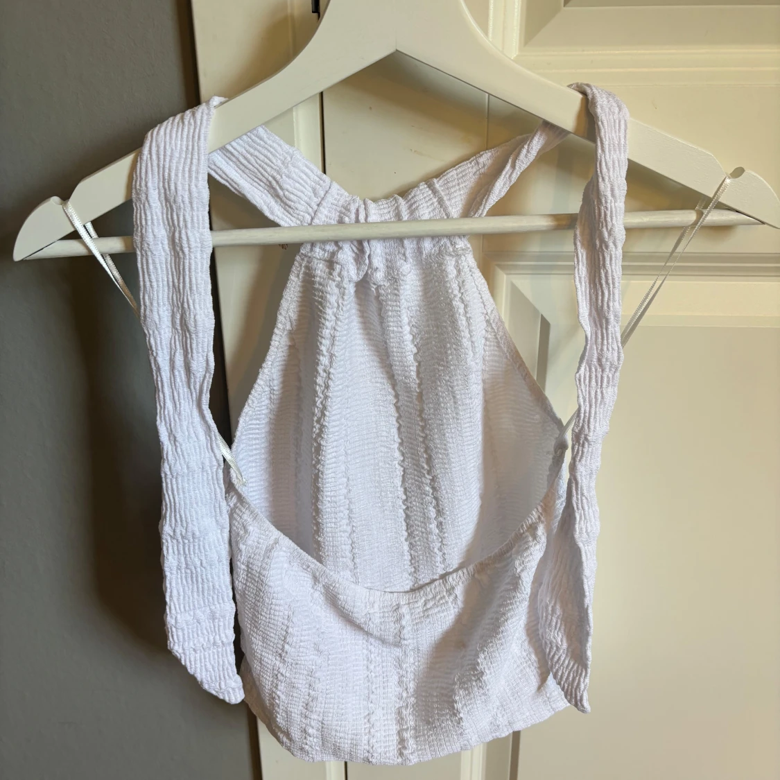 Vit croppad halterneck linnetopp - 2