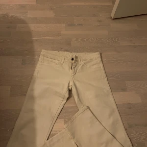 Beige jeans från Wrangler W28 L36 - Säljer ett par snygga beige jeans från Wrangler 