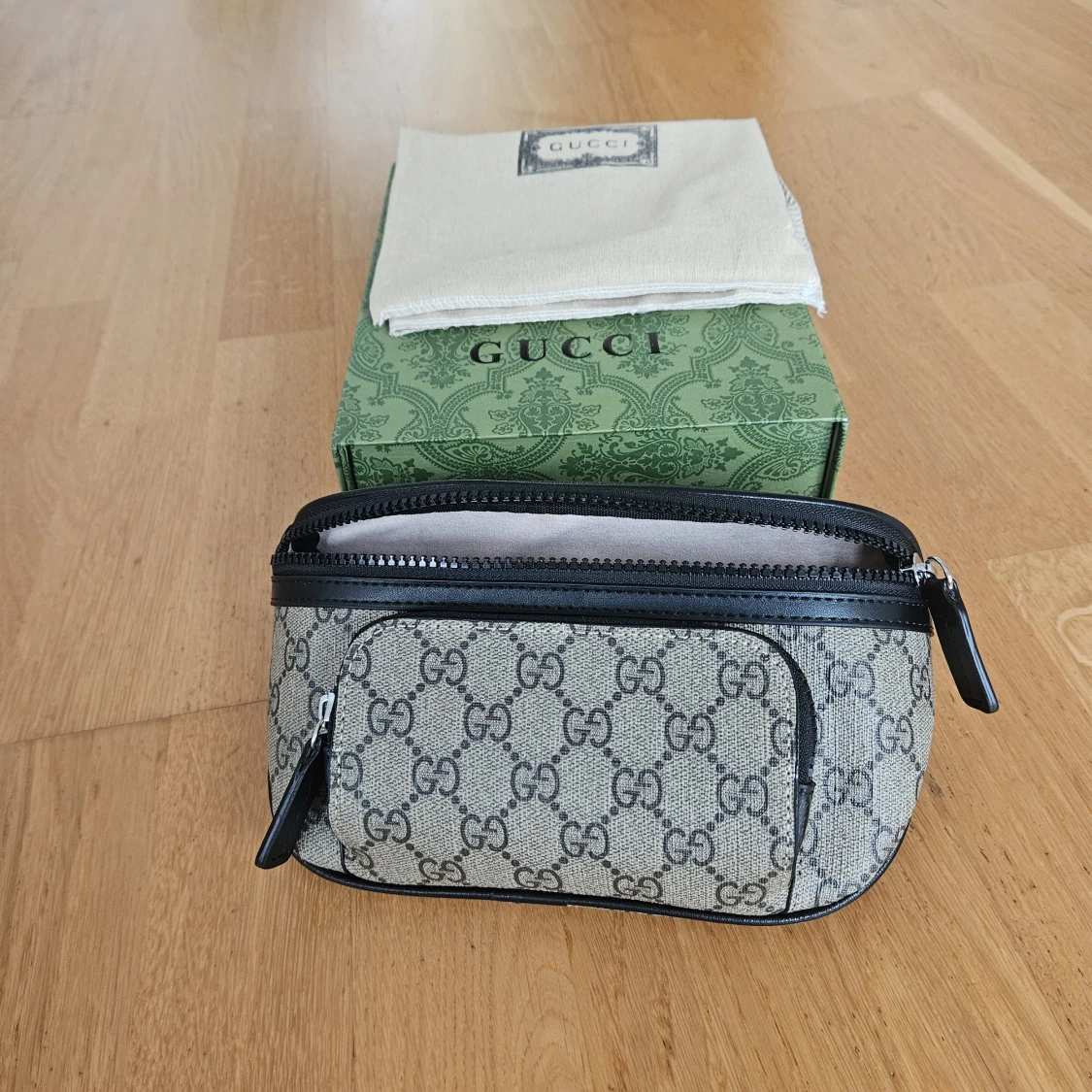 Gucci beige och svart axelväska