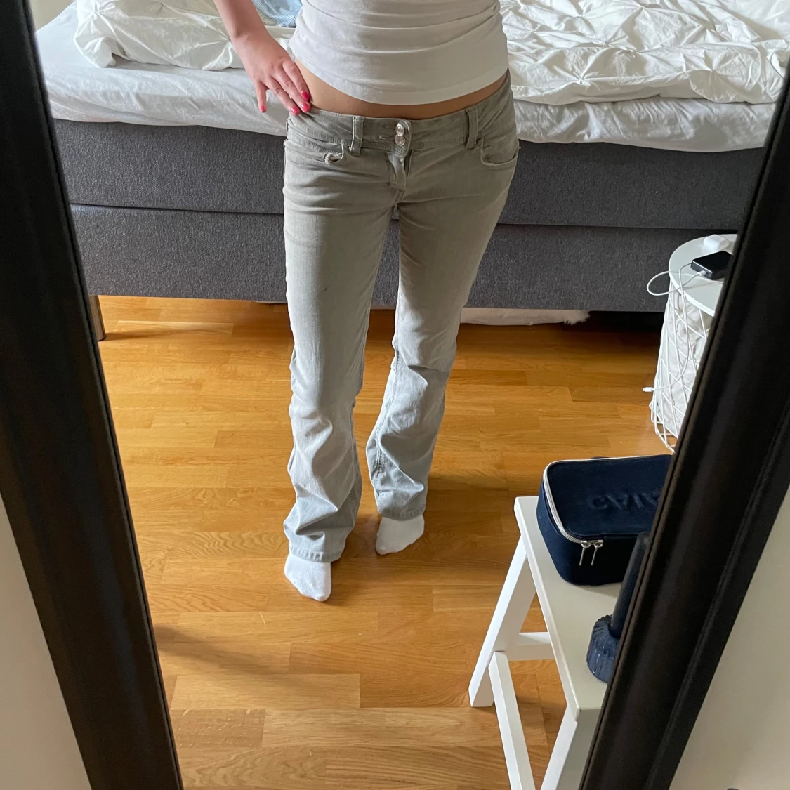 Lågmidjade ljusgrå bootcut jeans