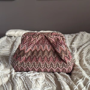 becksöndergaard väska  - säljer denna jätte eftertraktade beck söndergaard väska, nästan helt ny och endast använd några få gånger! 